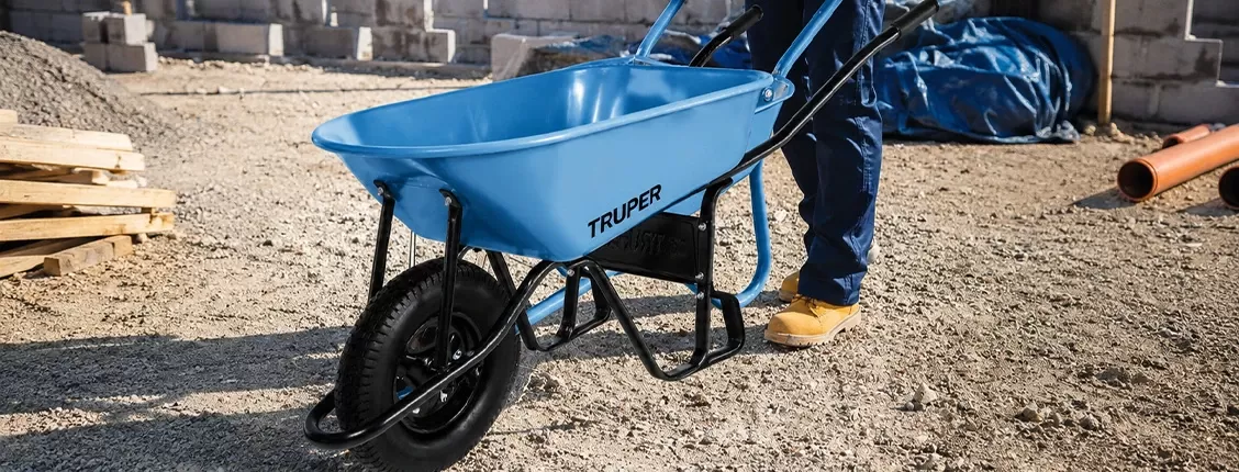 carretilla azul de la marca truper